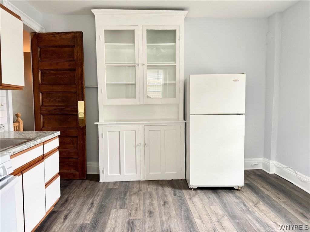 240 Bryant St - Photo 6 of 8