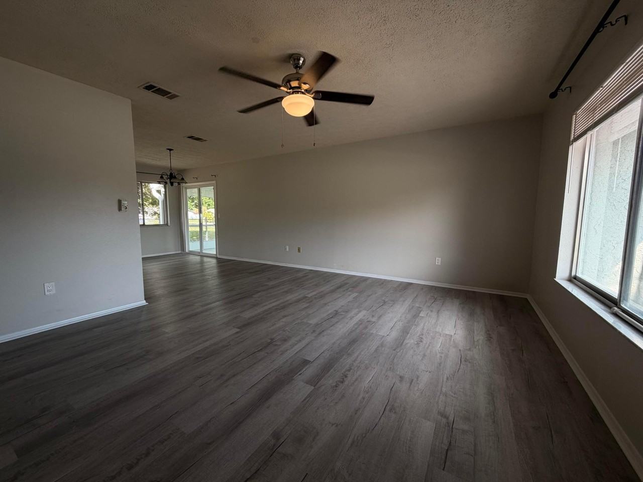 1256 NE Dawn St Street NE - Photo 3 of 19