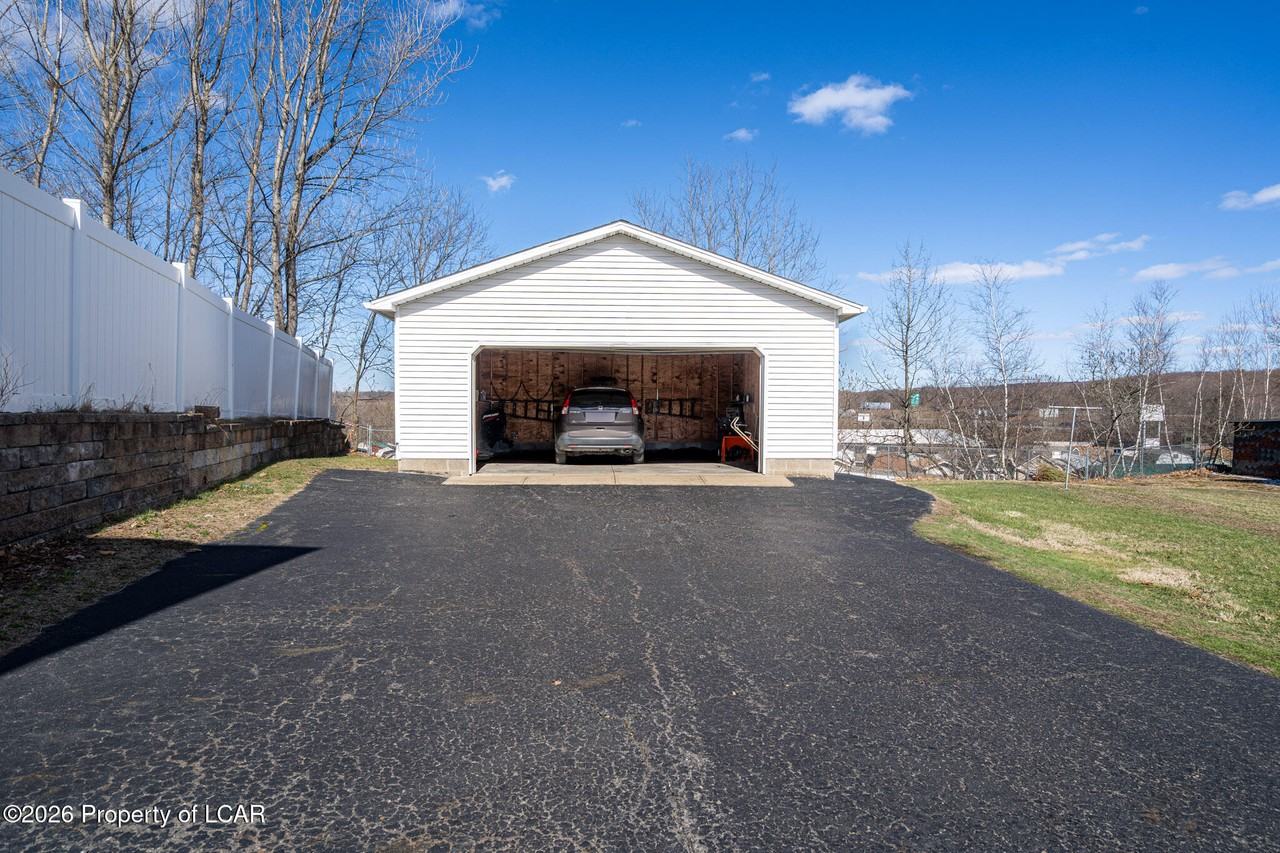 218 Ridgewood Rd - Photo 2 of 11