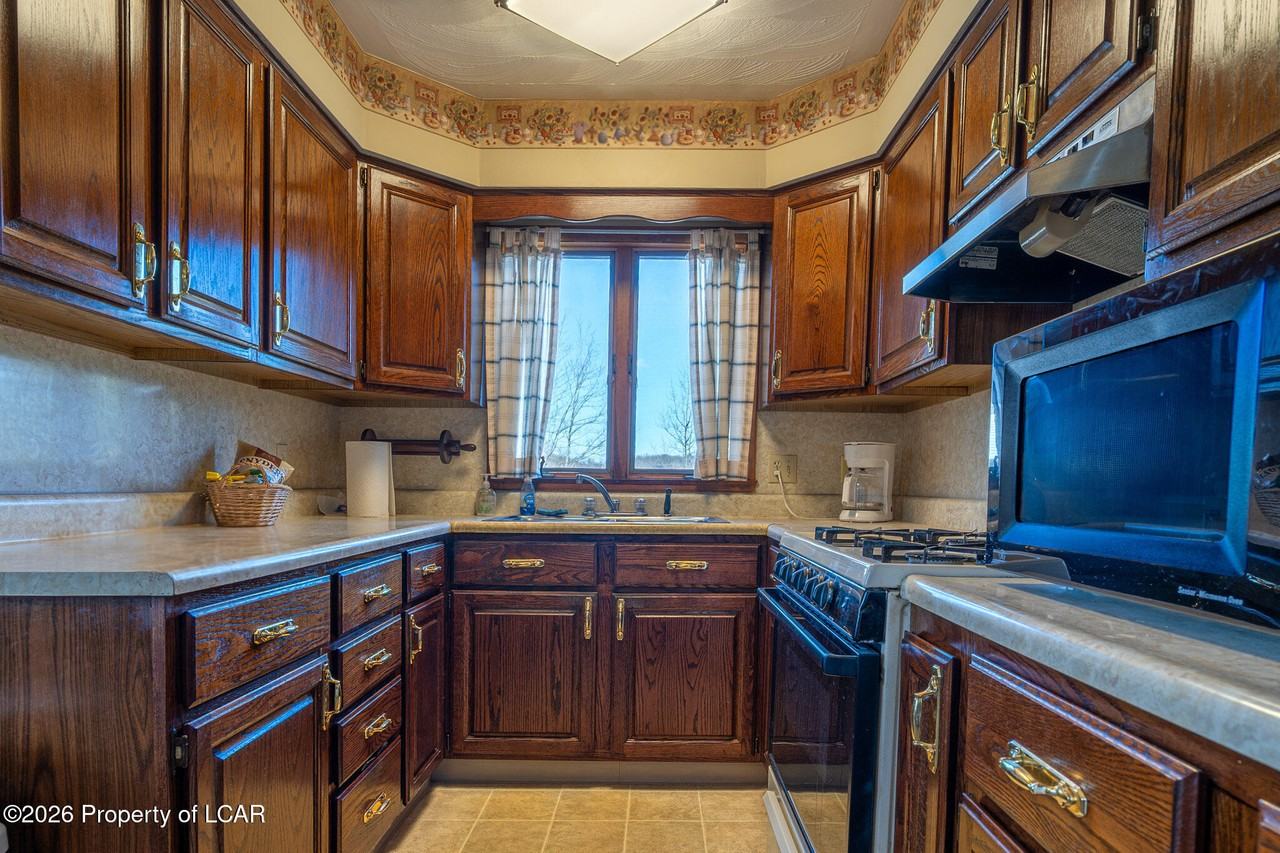 218 Ridgewood Rd - Photo 4 of 11