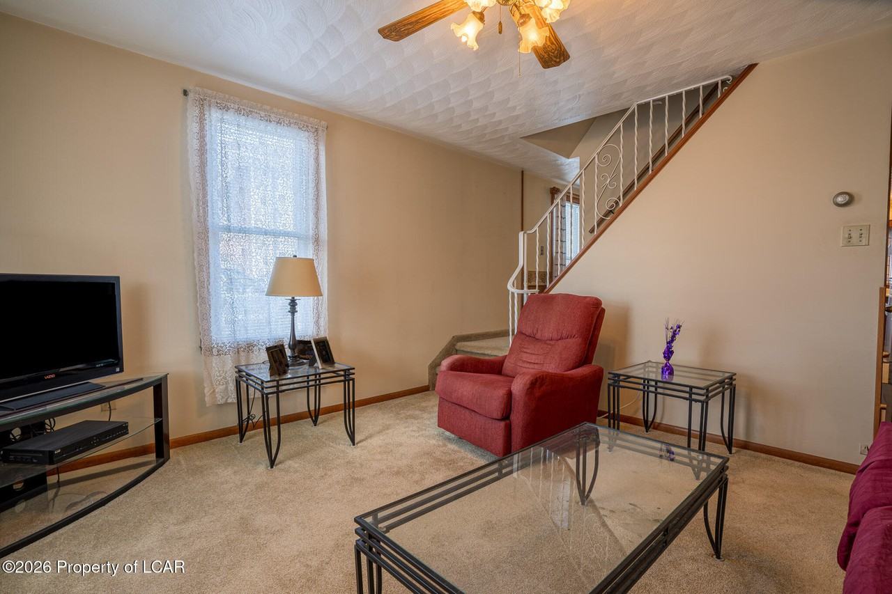 218 Ridgewood Rd - Photo 6 of 11