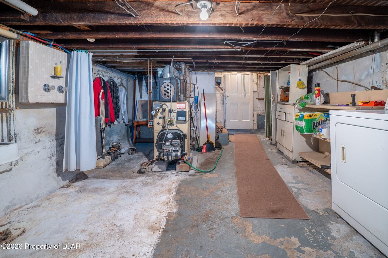 218 Ridgewood Rd - Photo 7 of 11