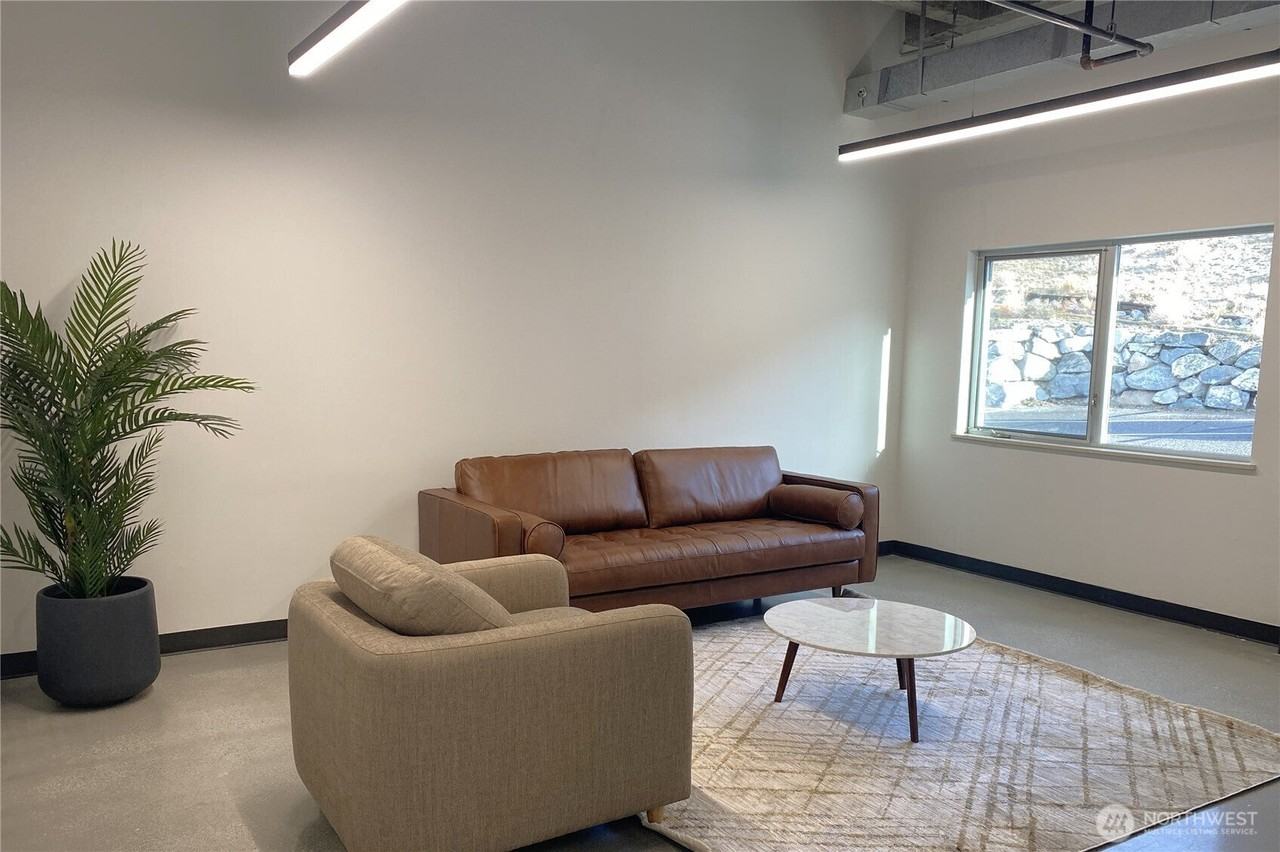 503 E Highland Ave - Photo 7 of 11