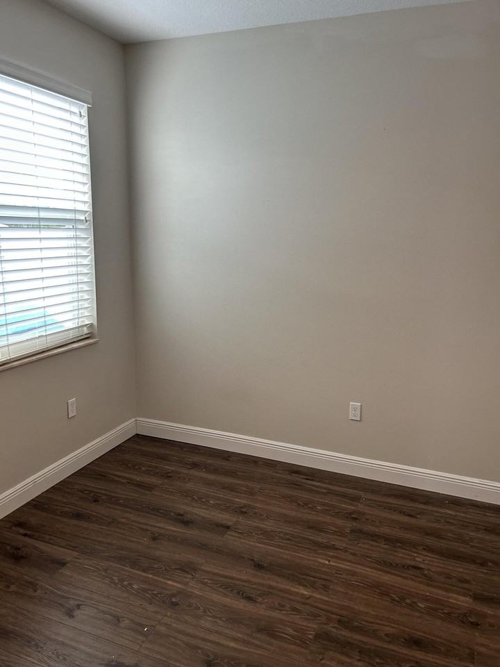 902 Sw Abbot Ave - Photo 4 of 17