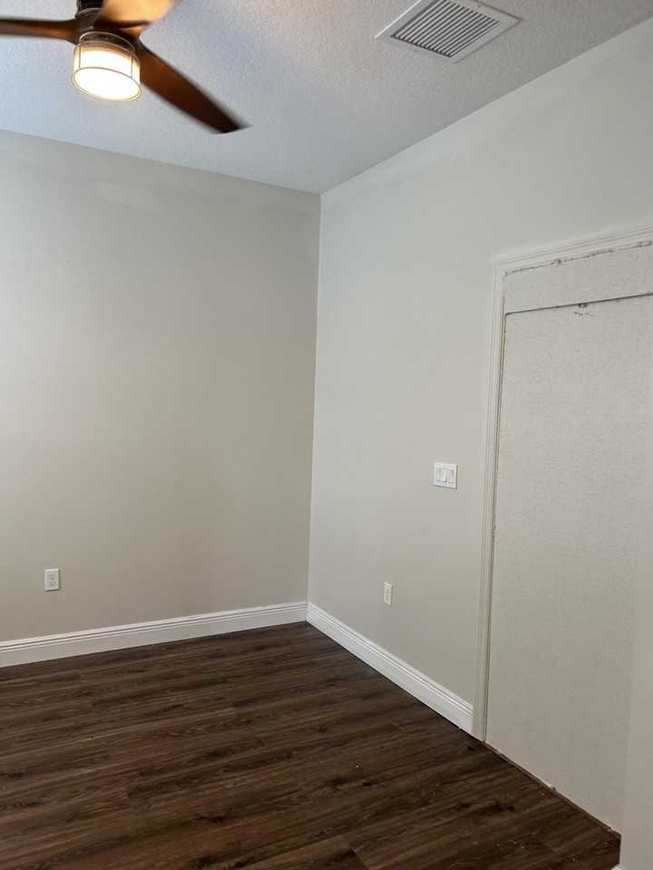 902 Sw Abbot Ave - Photo 5 of 17