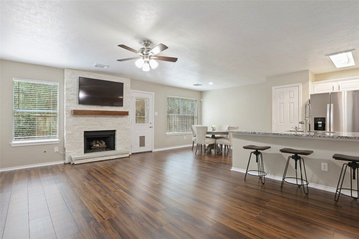 134 S Walden Elms Cir - Photo 3 of 34