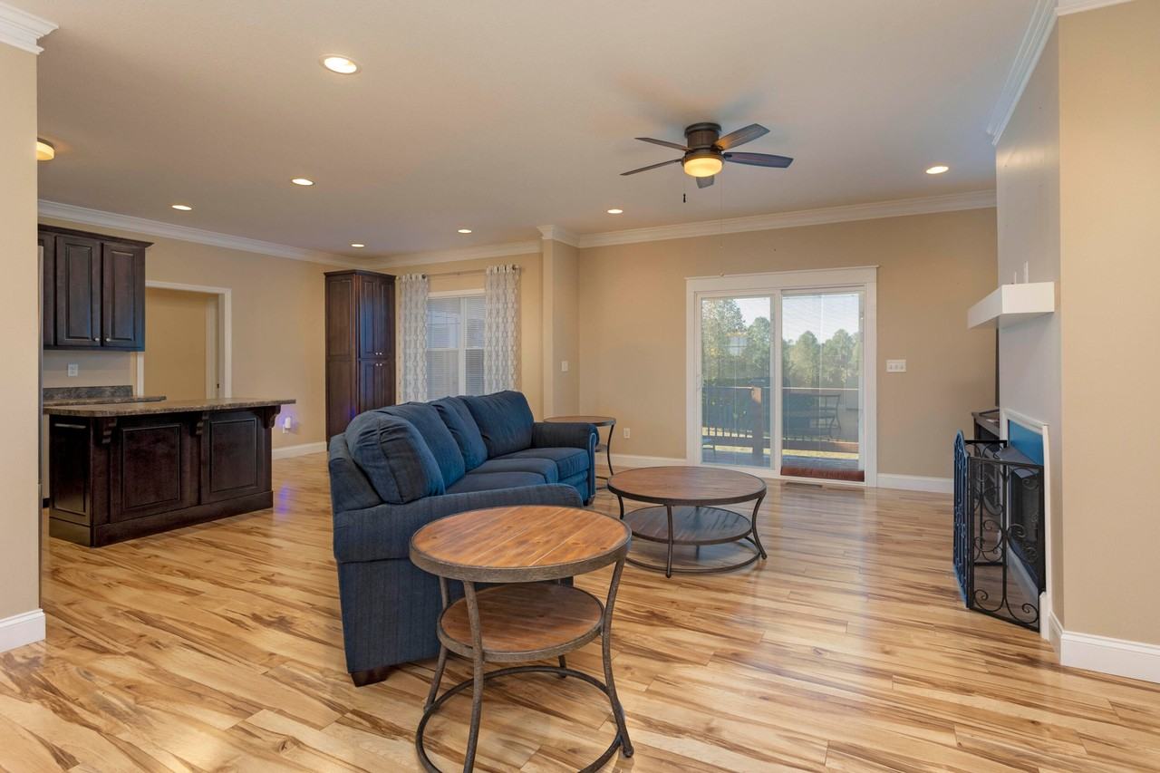 275 Hazelwood Rd - Photo 4 of 33