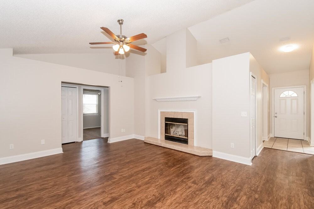 606 Charles Pinckney St - Photo 3 of 15