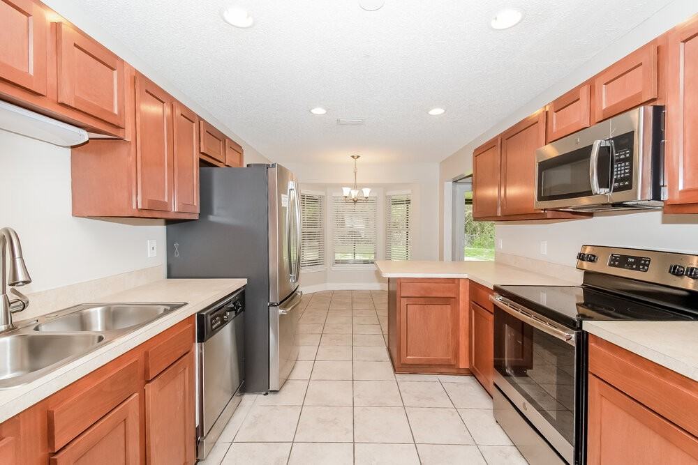 606 Charles Pinckney St - Photo 5 of 15