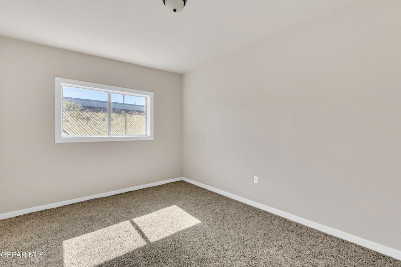 8827 Mount Elbert Drive - 4Unit 1 #4 - Photo 3 of 11