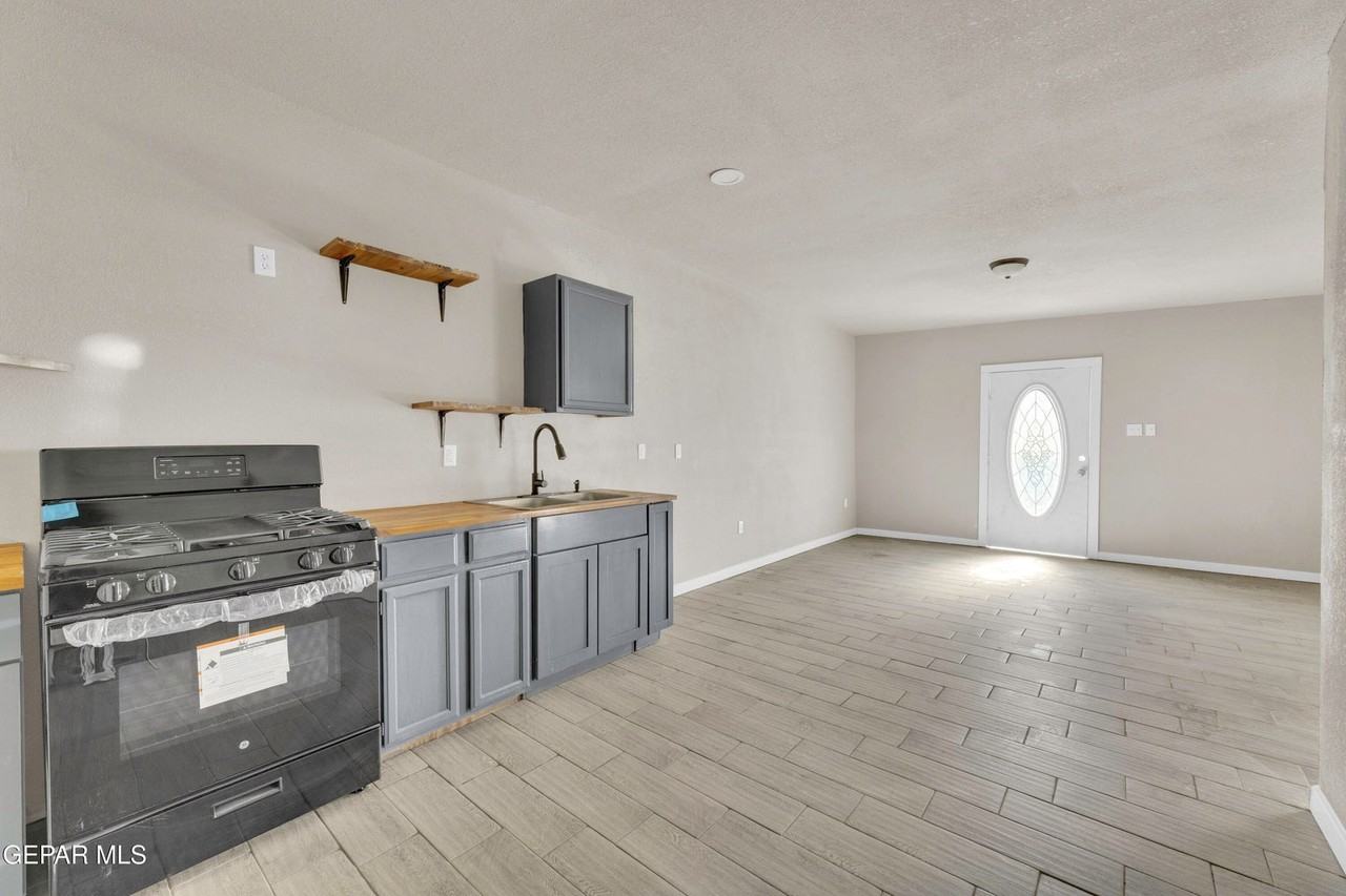 8827 Mount Elbert Drive - 4Unit 1 #4 - Photo 4 of 11