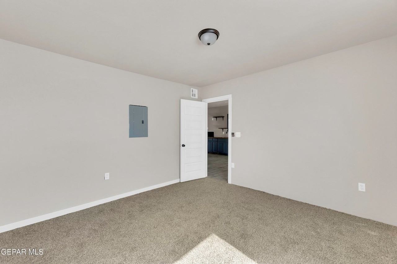 8827 Mount Elbert Drive - 4Unit 1 #4 - Photo 5 of 11
