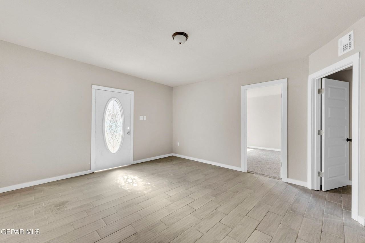 8827 Mount Elbert Drive - 4Unit 1 #4 - Photo 6 of 11