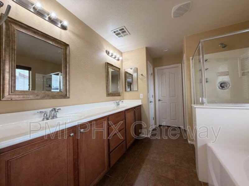 3339 E Tulsa St - Photo 5 of 16