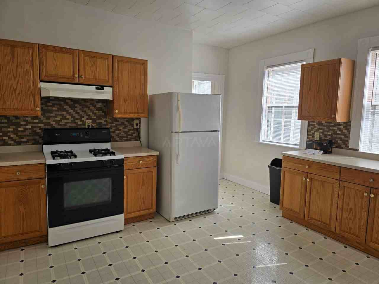 88 Flint St #2 - Photo 3 of 19
