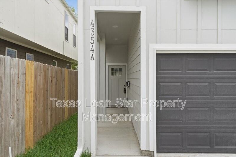 4354 Clover St #A - Photo 3 of 29