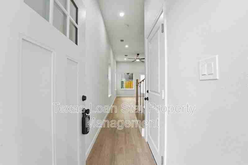 4354 Clover St #A - Photo 5 of 29