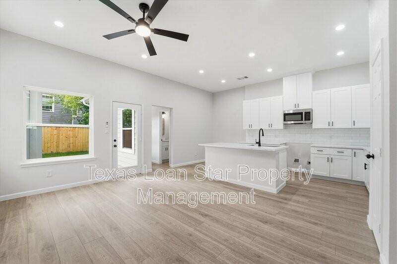 4354 Clover St #A - Photo 6 of 29