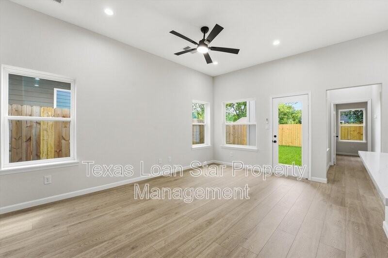 4354 Clover St #A - Photo 7 of 29