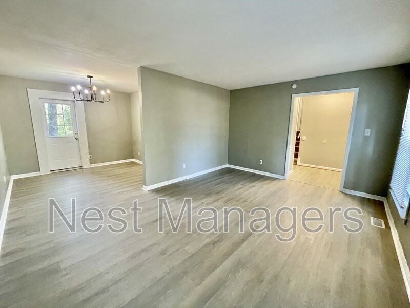 452 Clover Hill Pl - Photo 4 of 24