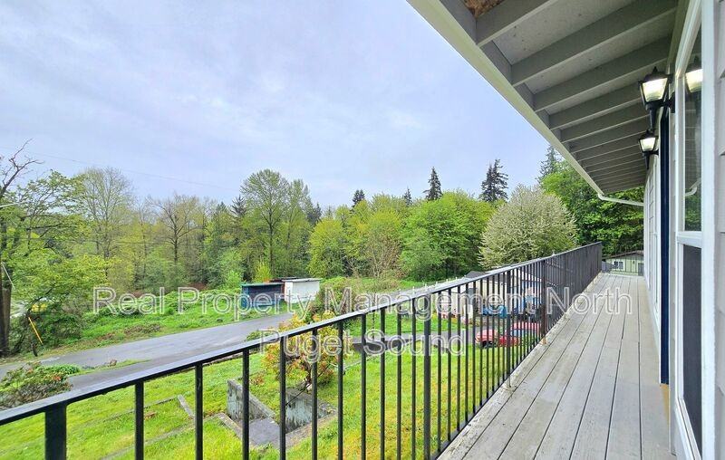 6822 14th Ave Ne - Photo 2 of 27