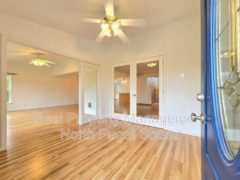 6822 14th Ave Ne - Photo 3 of 27