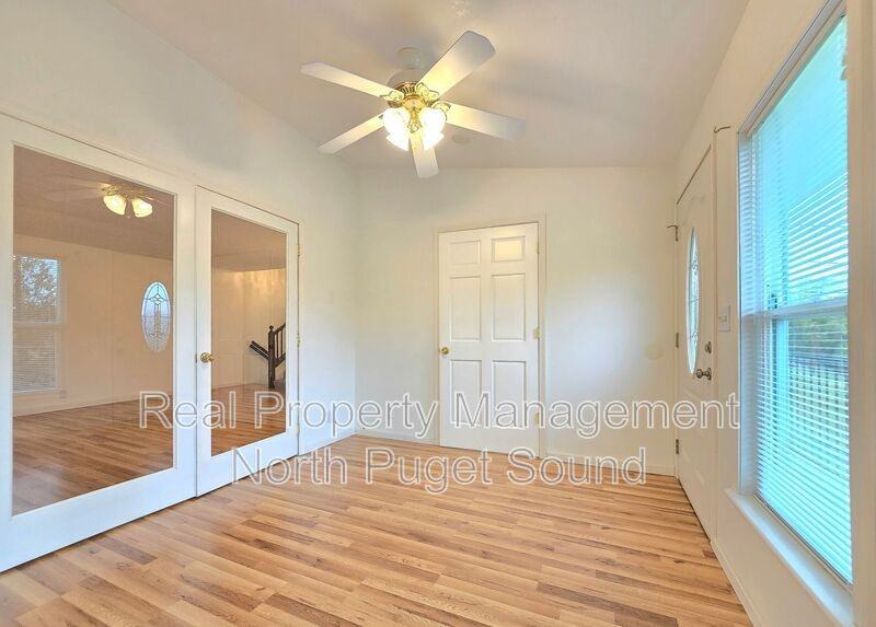 6822 14th Ave Ne - Photo 4 of 27