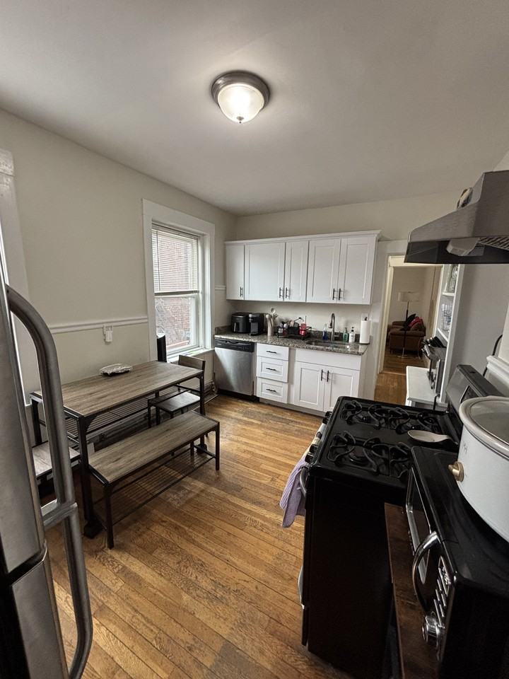 489A E Broadway #3 - Photo 4 of 15