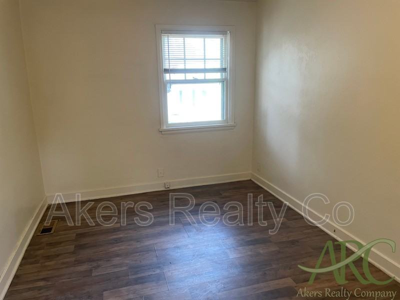 2318 Saint Clair Ave - Photo 3 of 9