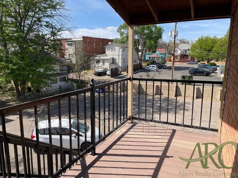 411 W 11th St #B - Photo 2 of 9