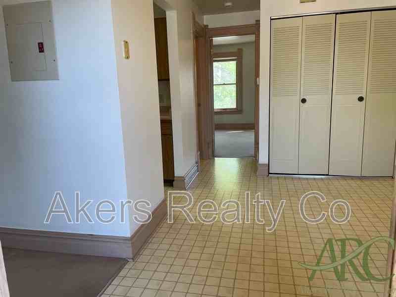 411 W 11th St #B - Photo 3 of 9