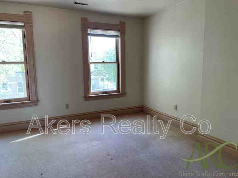 411 W 11th St #B - Photo 7 of 9