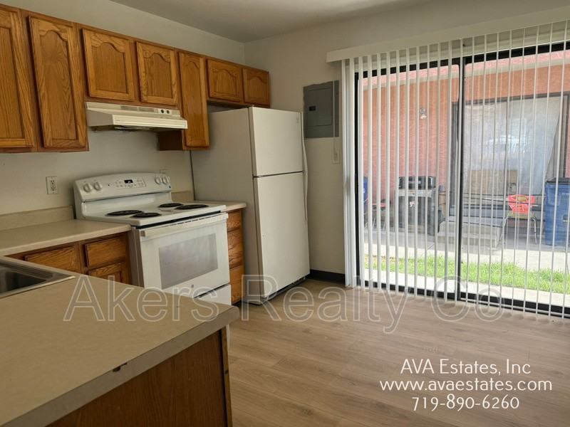 1405 E 19th St #B - Photo 3 of 13