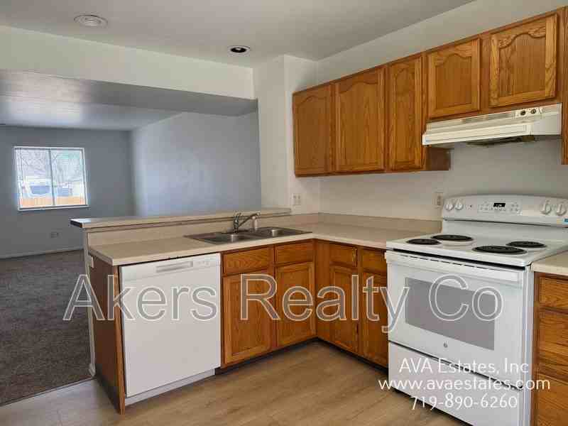 1405 E 19th St #B - Photo 4 of 13