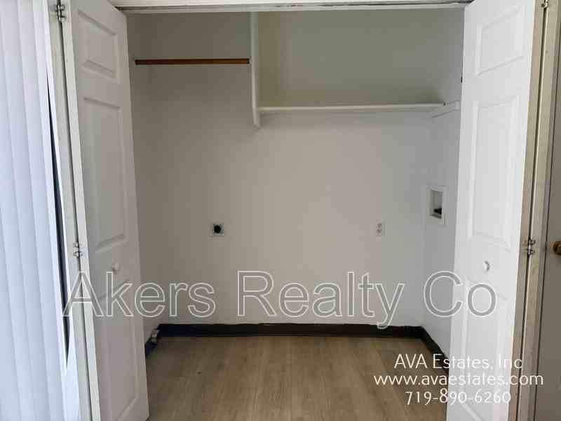 1405 E 19th St #B - Photo 5 of 13