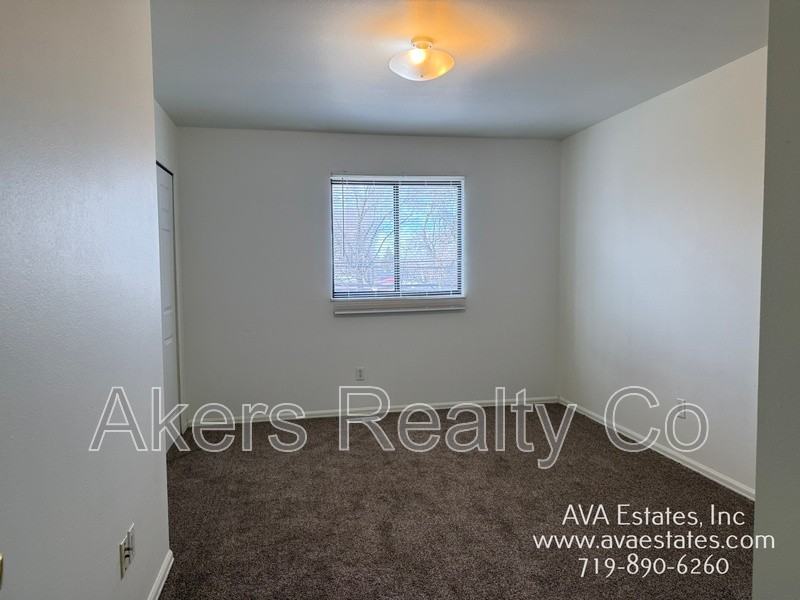 1405 E 19th St #B - Photo 7 of 13