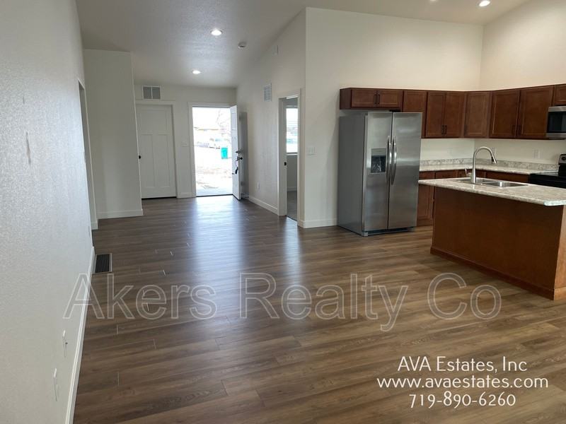 970 S Coral Pl - Photo 4 of 28
