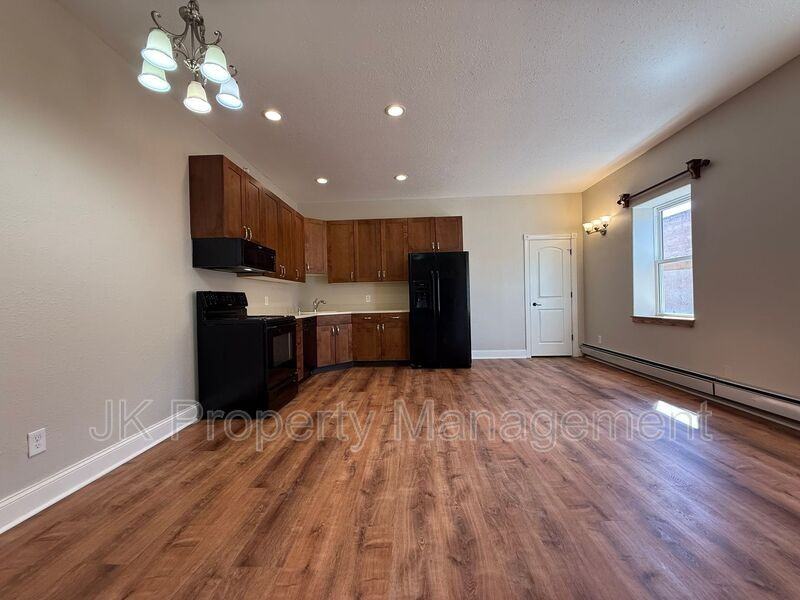 413 Central Ave #304 - Photo 4 of 19