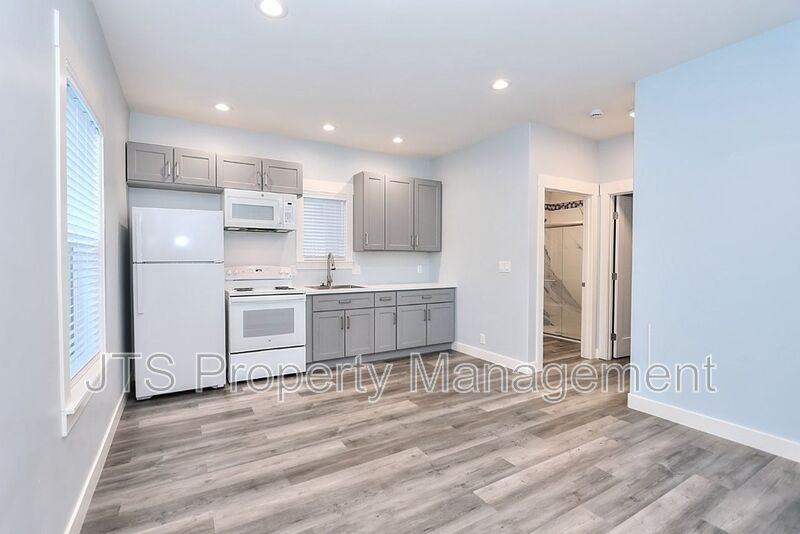 3324 24th St - Photo 4 of 18