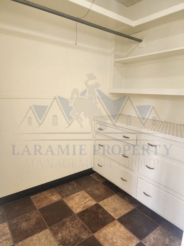 1010 E Grand Ave #2 - Photo 4 of 12