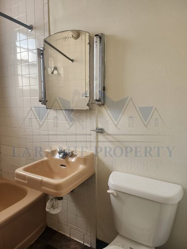 1010 E Grand Ave #2 - Photo 5 of 12