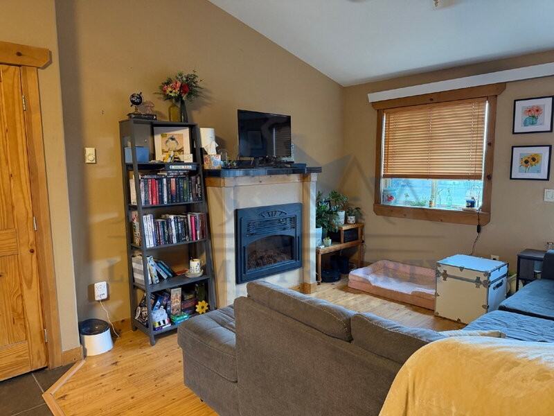 2454 N 13th St #B - Photo 4 of 16