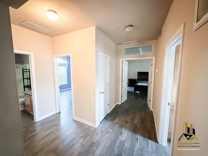 318 Hickory St - Photo 5 of 17