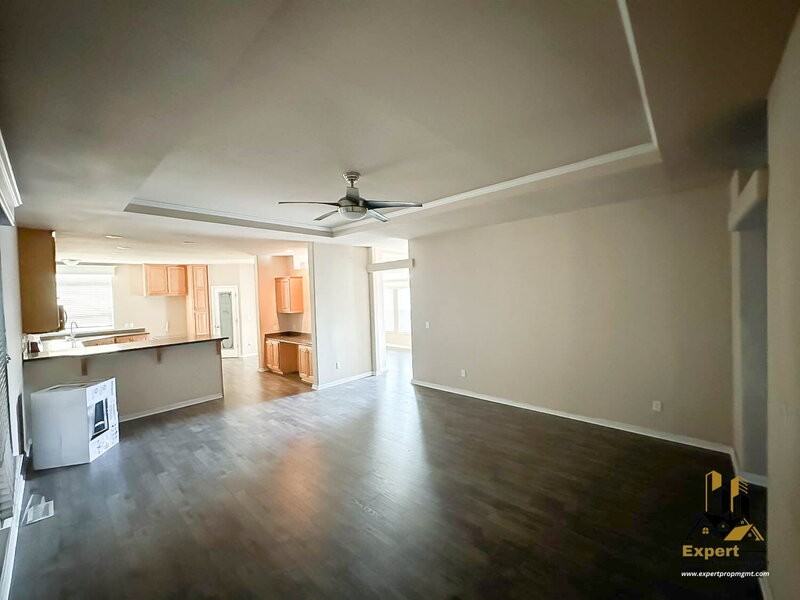 318 Hickory St - Photo 6 of 17