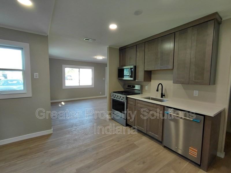 506 Parkside Ave - Photo 3 of 9