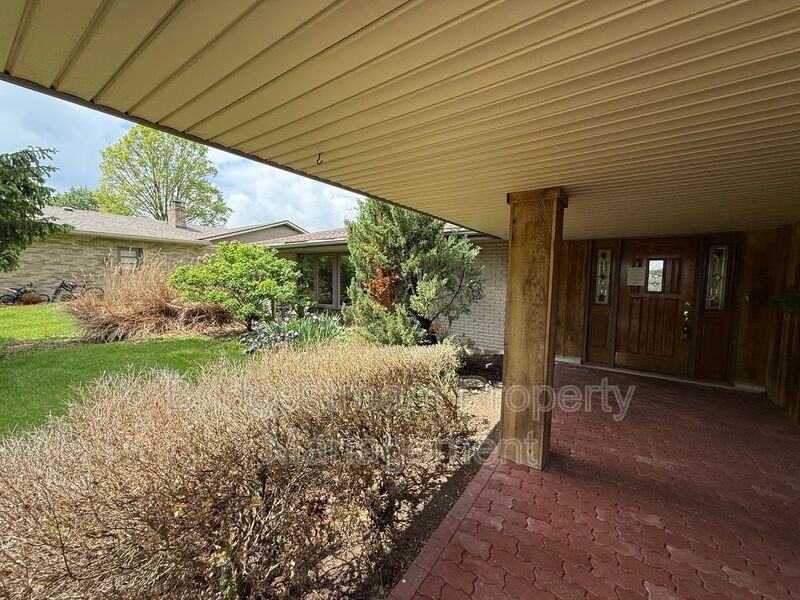 2135 E Rahn Rd - Photo 3 of 21