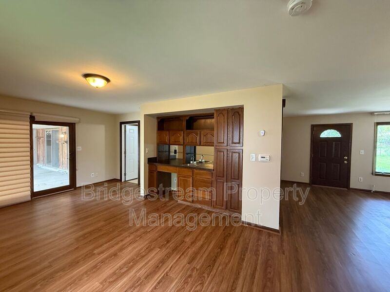 2135 E Rahn Rd - Photo 7 of 21