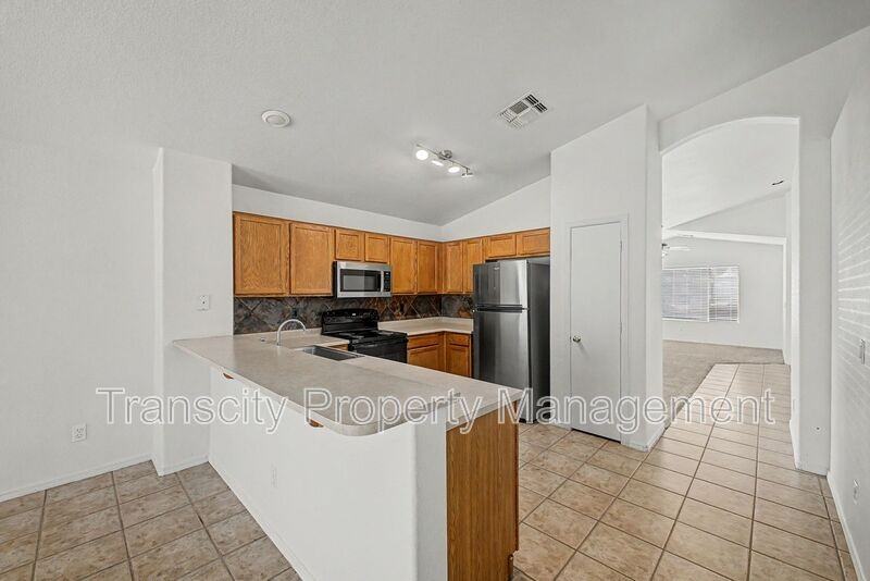932 W 19th Ave - Photo 4 of 28