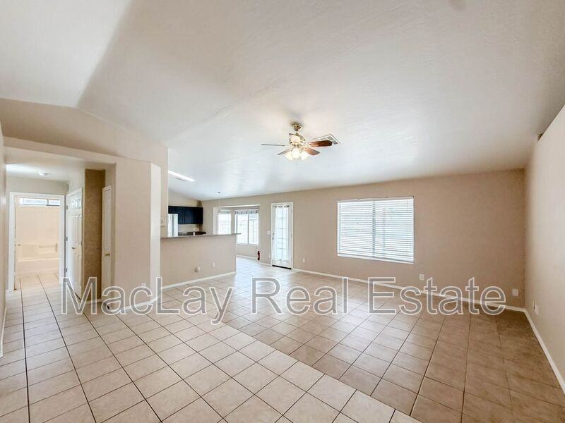 2863 E Oakland Ct - Photo 2 of 24