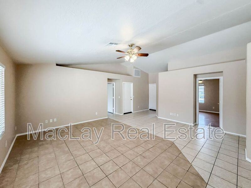 2863 E Oakland Ct - Photo 3 of 24